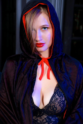 Riding Hood - 00