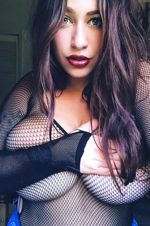Mia Woods in 'Nude Selfies' via PornHub